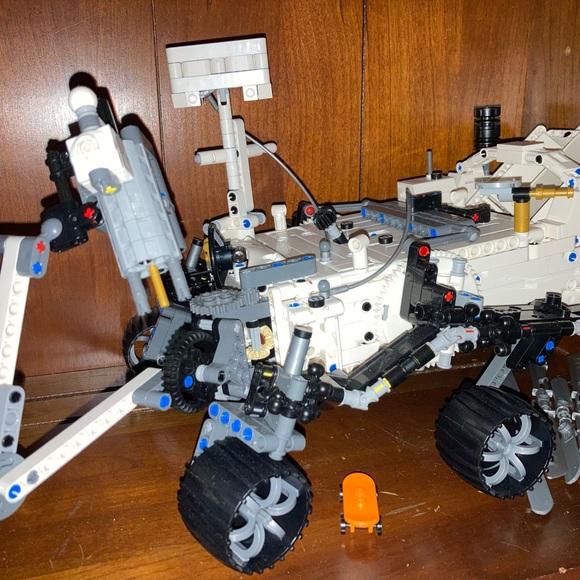 Lego lot. 50 sets plus. Over 3500.00 in retail cost. Complete with box and manua - Picture 10 of 16